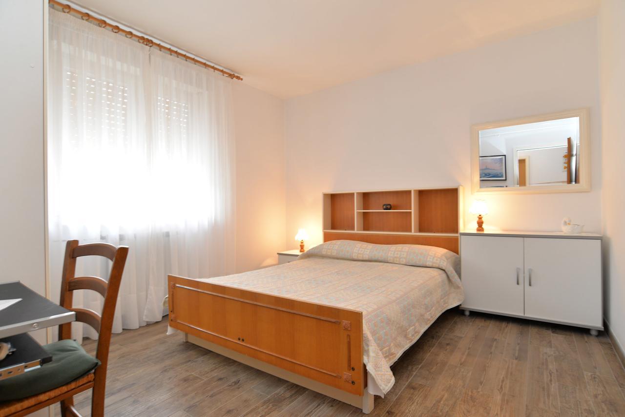 Apartment & Room Tanja 1552 พูลา ภายนอก รูปภาพ