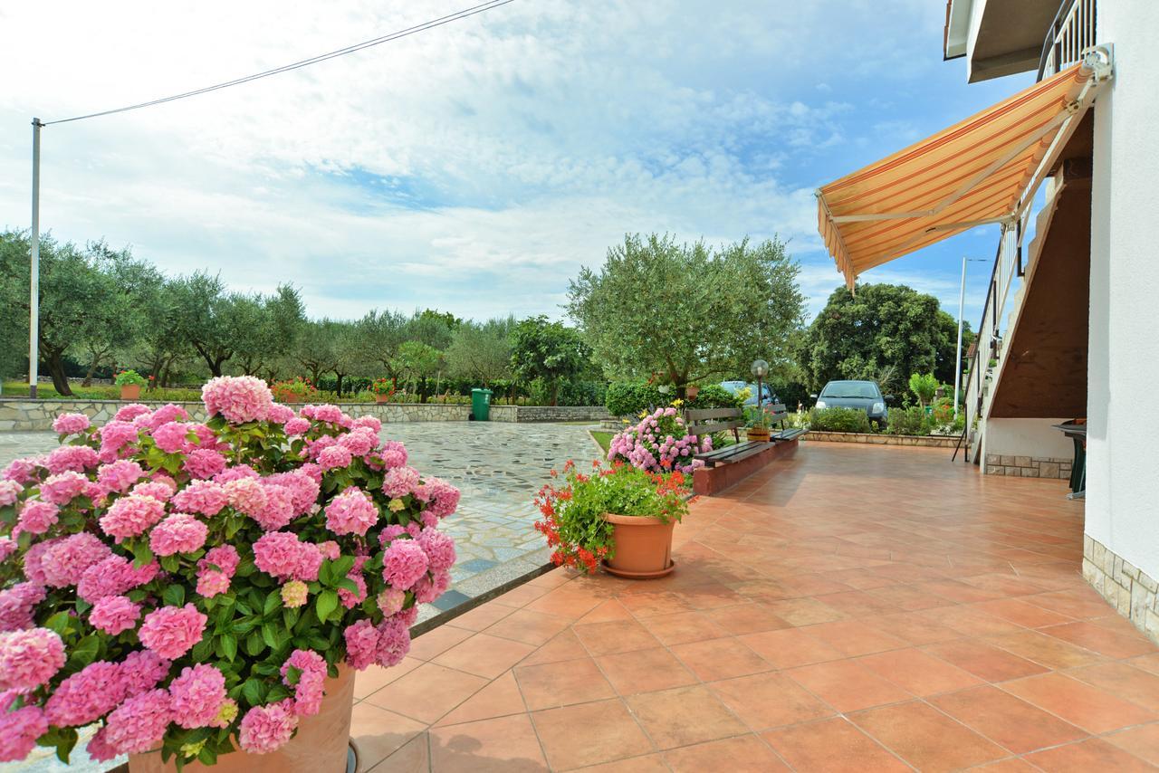 Apartment & Room Tanja 1552 พูลา ภายนอก รูปภาพ
