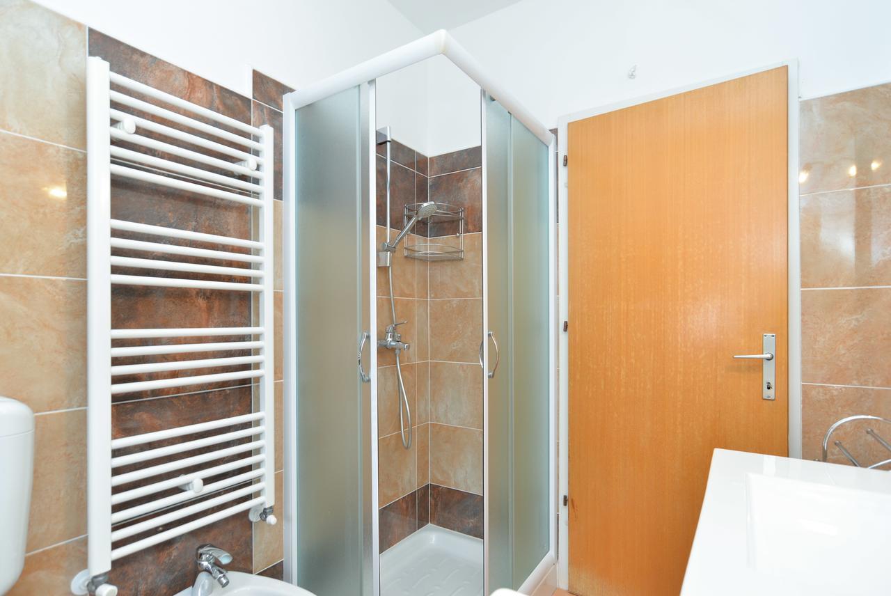Apartment & Room Tanja 1552 พูลา ภายนอก รูปภาพ